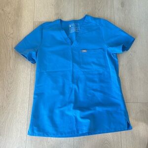 FIGS blue one pocket top
